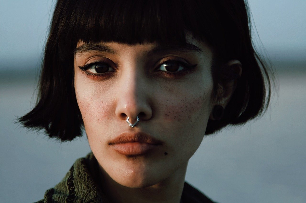 découvrez la coupe short bob, un style de cheveux court et tendance qui sublime toutes les formes de visage. idéal pour un look moderne et chic au quotidien.